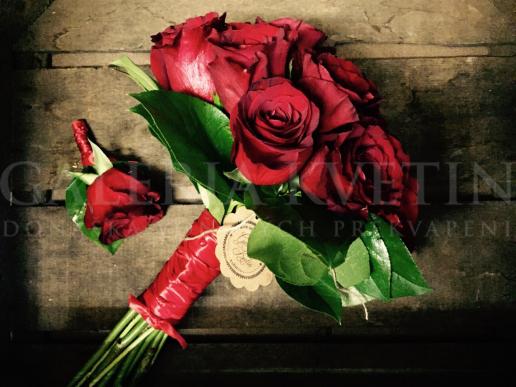 Svadobná kytica Nesmrteľná červená Galérie Kvetín